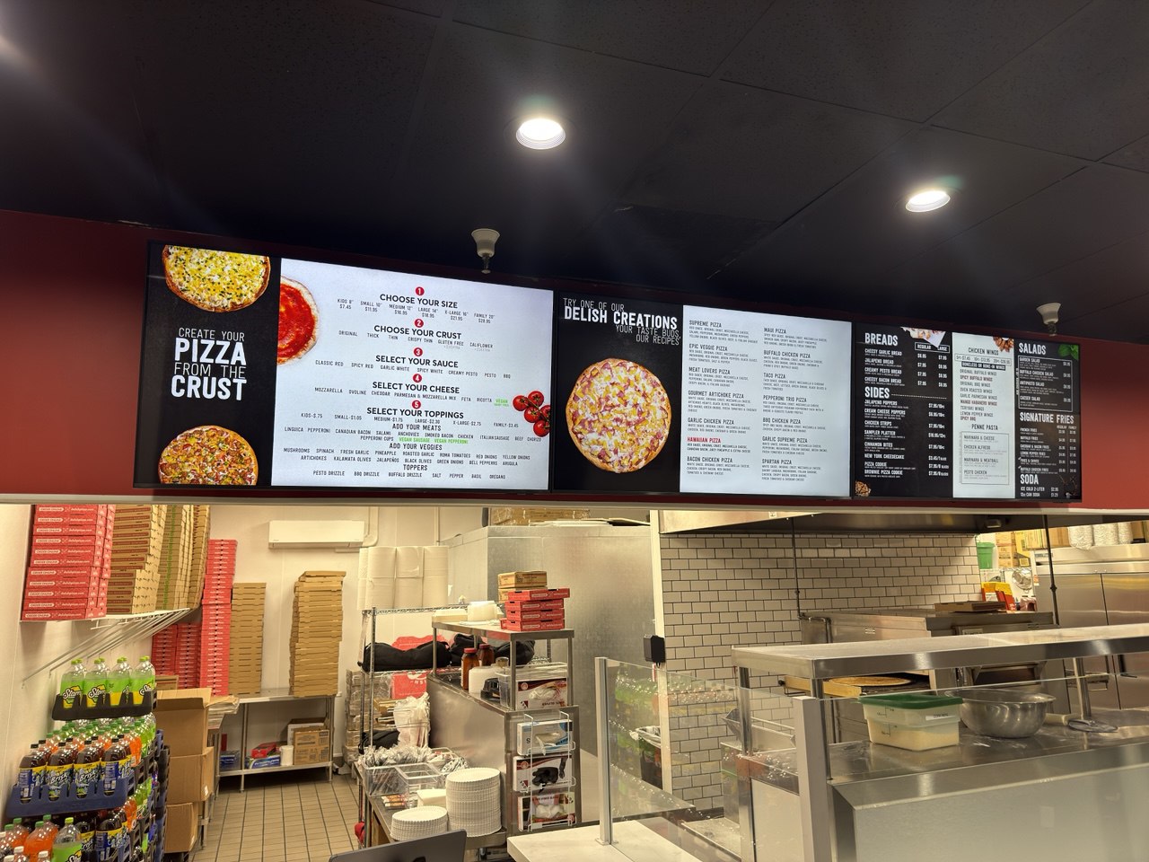 Delish Pizza – 4-screen dark theme digital menu boards